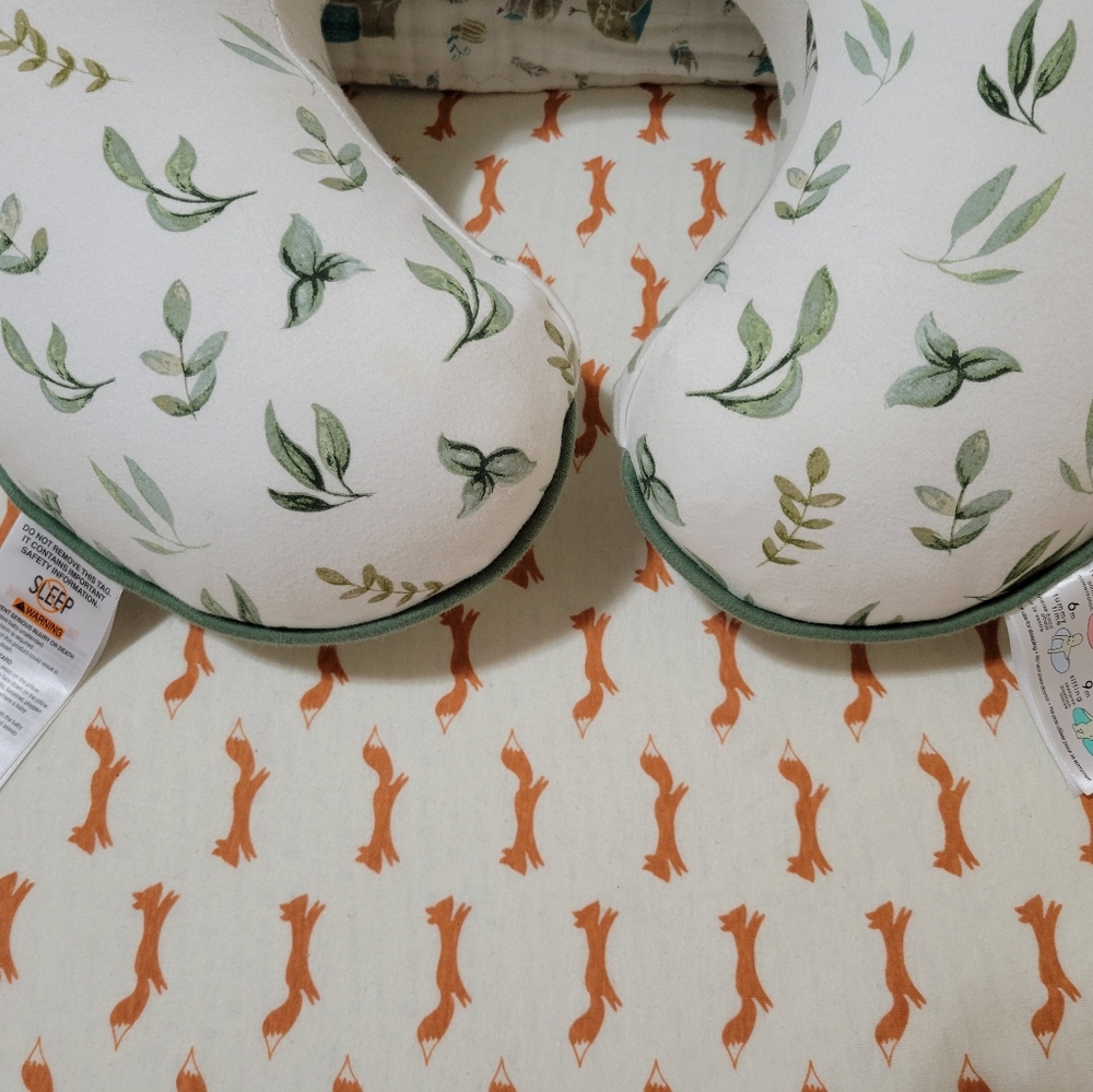 Boppy Pillow and organic cover - Picture 4 of 12
